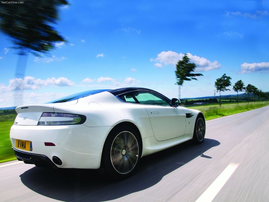 Aston Martin Vantage 4.7 N420 (Automatic)